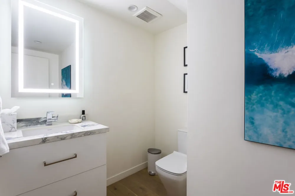 7584 W Skye Way Los Angeles, CA 90046