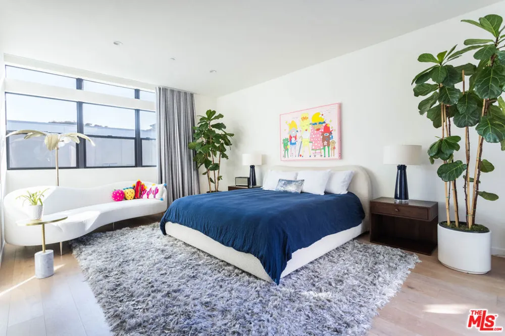 7584 W Skye Way Los Angeles, CA 90046