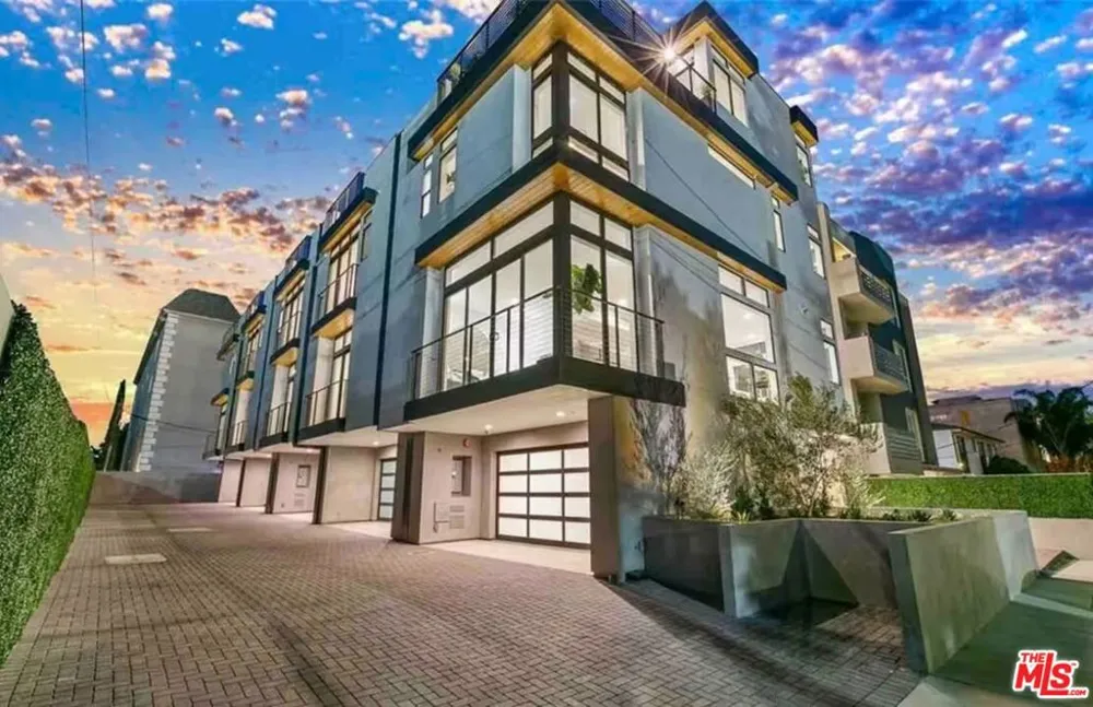 7584 W Skye Way Los Angeles, CA 90046