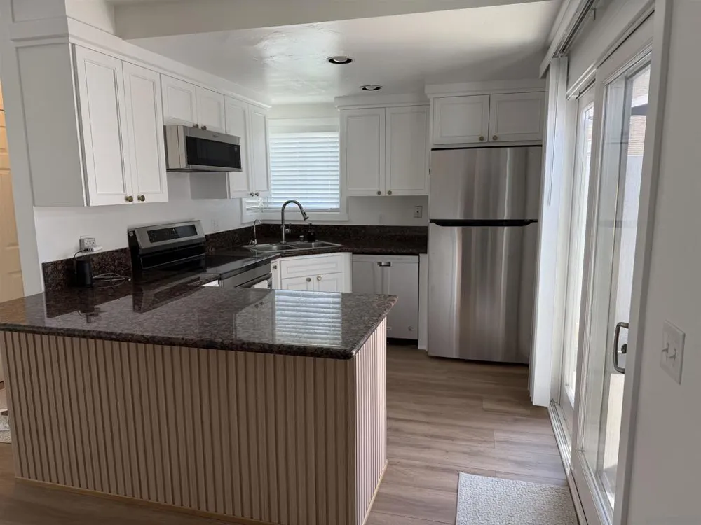318 Riverview Way Oceanside, CA 92057