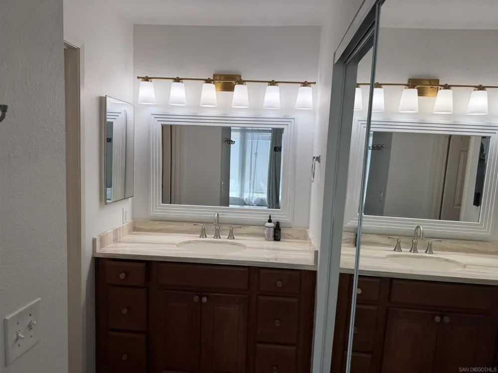 318 Riverview Way Oceanside, CA 92057
