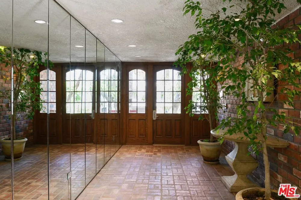 1375 Kelton Avenue #107 Los Angeles, CA 90024
