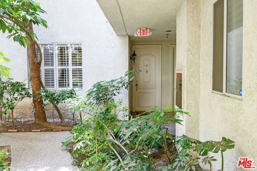 1375 Kelton Avenue #107 Los Angeles, CA 90024