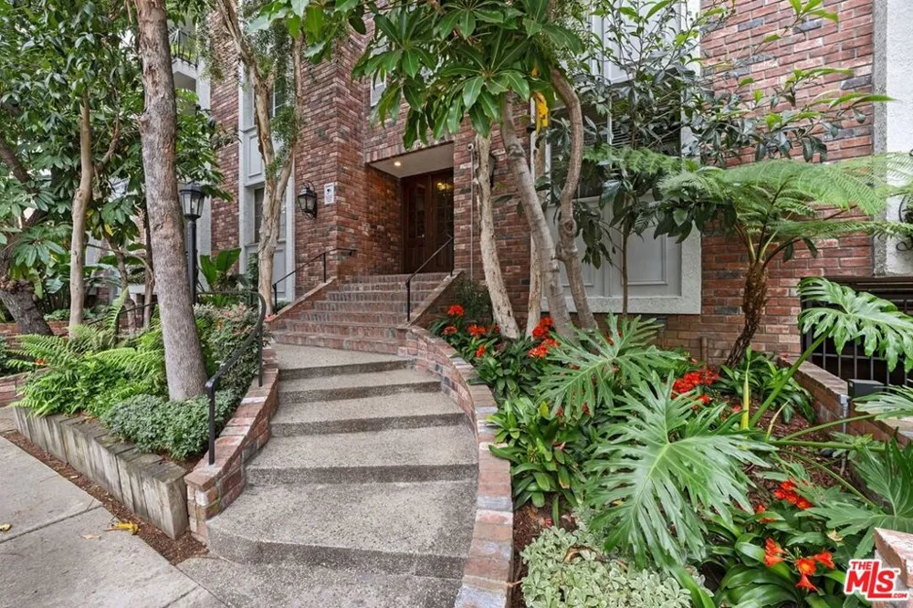 1375 Kelton Avenue #107 Los Angeles, CA 90024