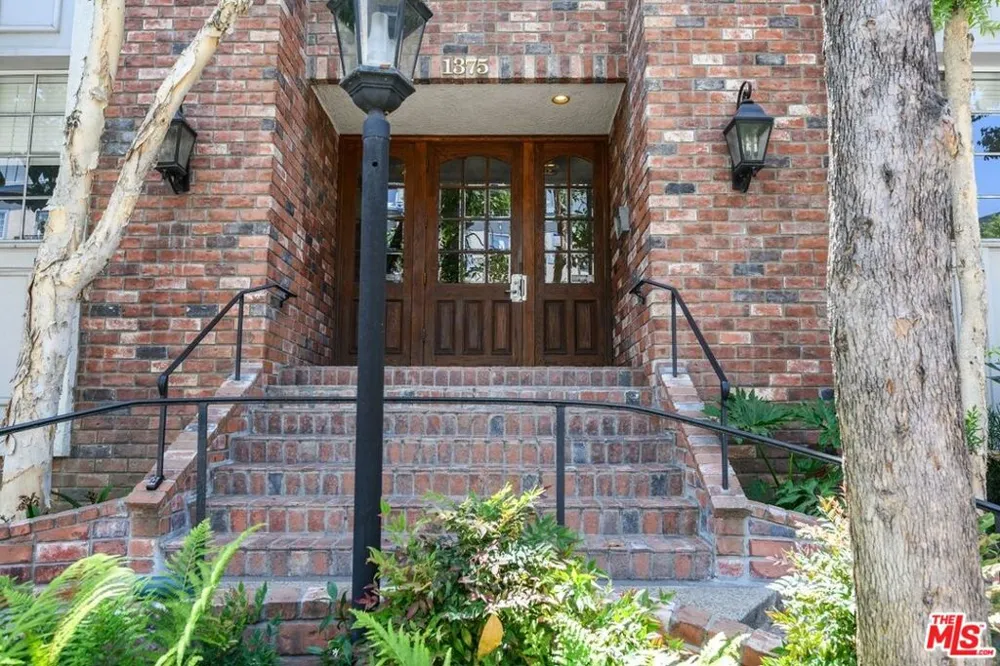 1375 Kelton Avenue #107 Los Angeles, CA 90024