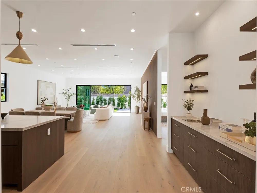 5814 Graves Avenue Encino, CA 91316