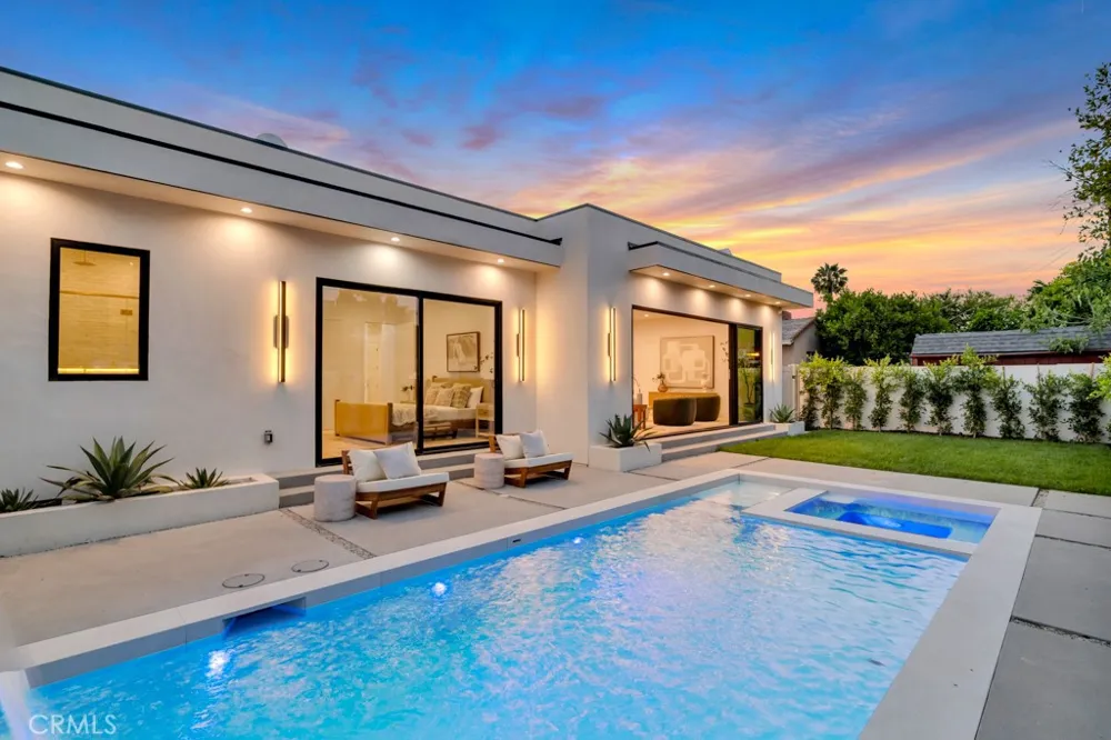 5814 Graves Avenue Encino, CA 91316