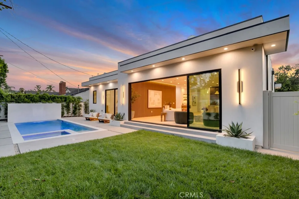 5814 Graves Avenue Encino, CA 91316