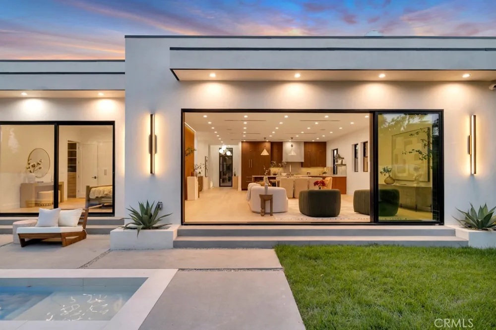 5814 Graves Avenue Encino, CA 91316