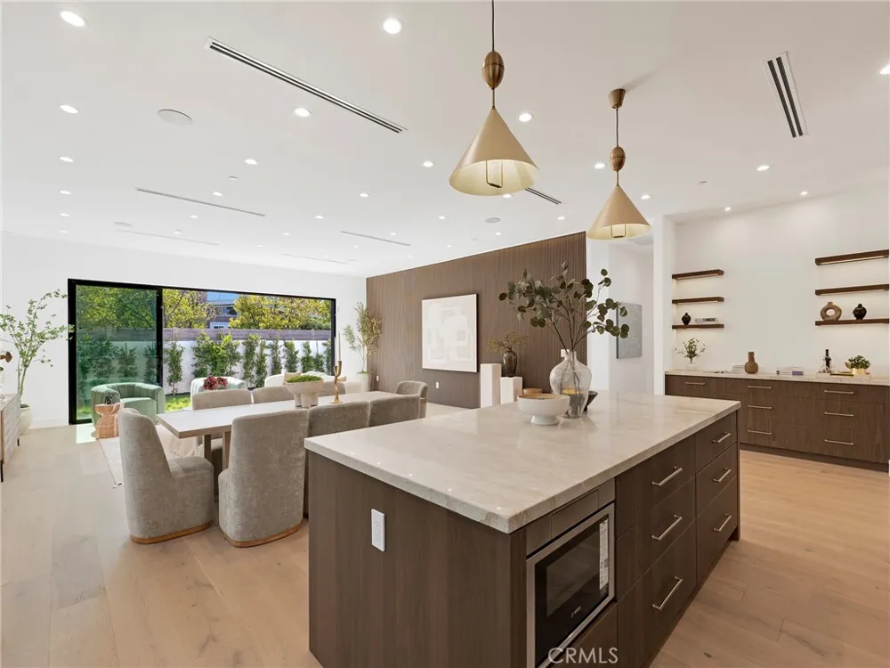 5814 Graves Avenue Encino, CA 91316