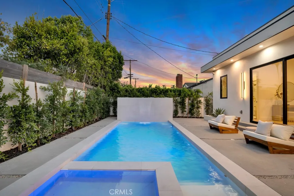 5814 Graves Avenue Encino, CA 91316