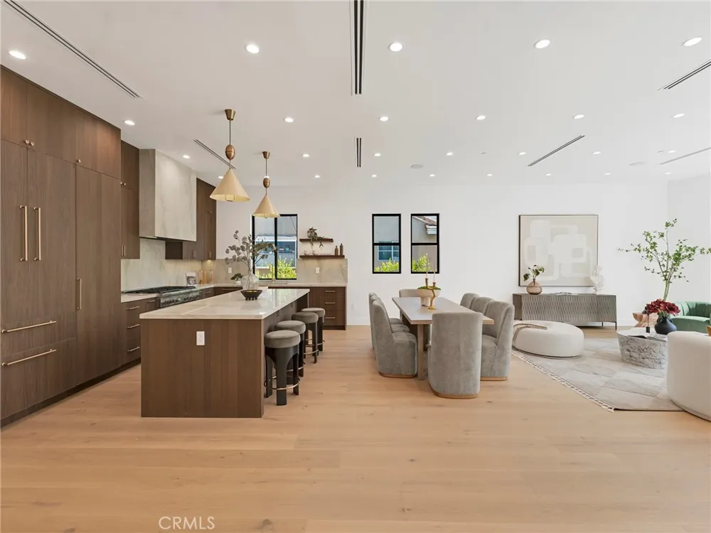 5814 Graves Avenue Encino, CA 91316