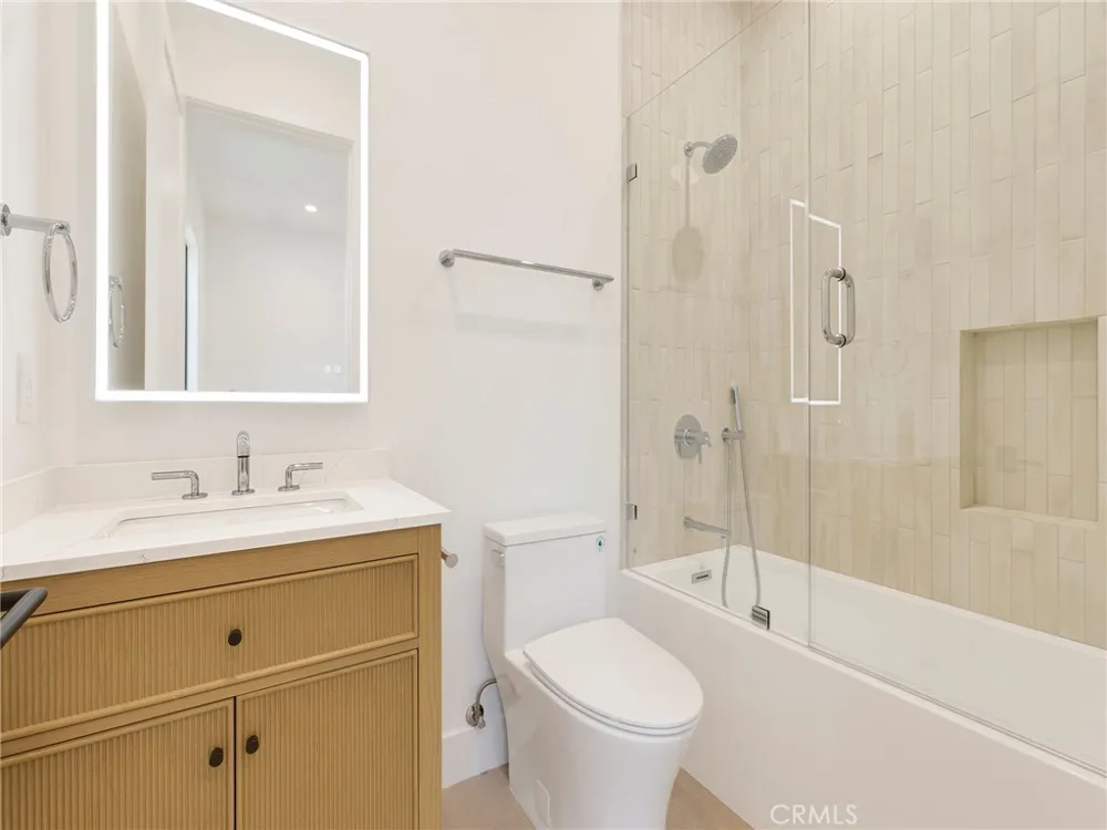 5814 Graves Avenue Encino, CA 91316