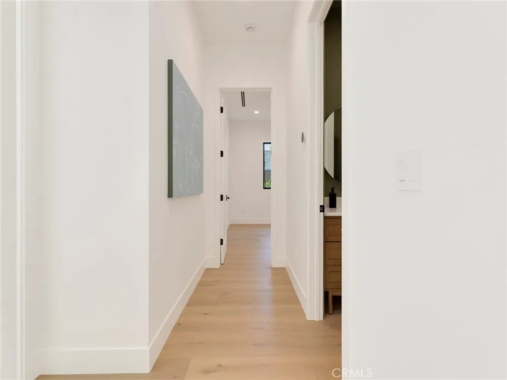 5814 Graves Avenue Encino, CA 91316