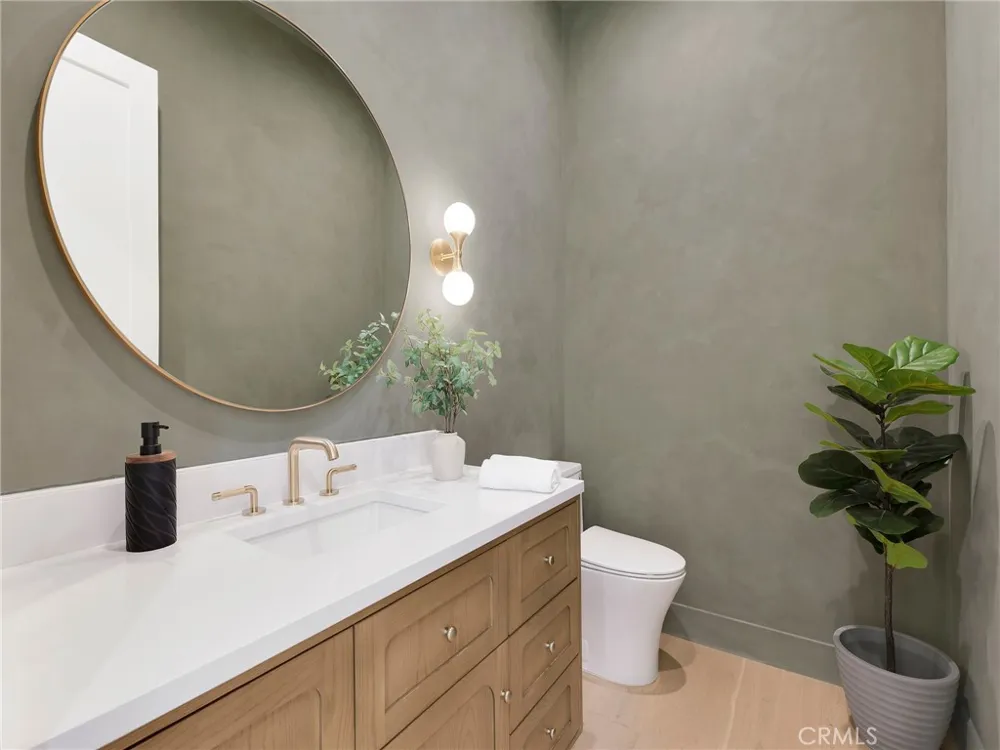 5814 Graves Avenue Encino, CA 91316
