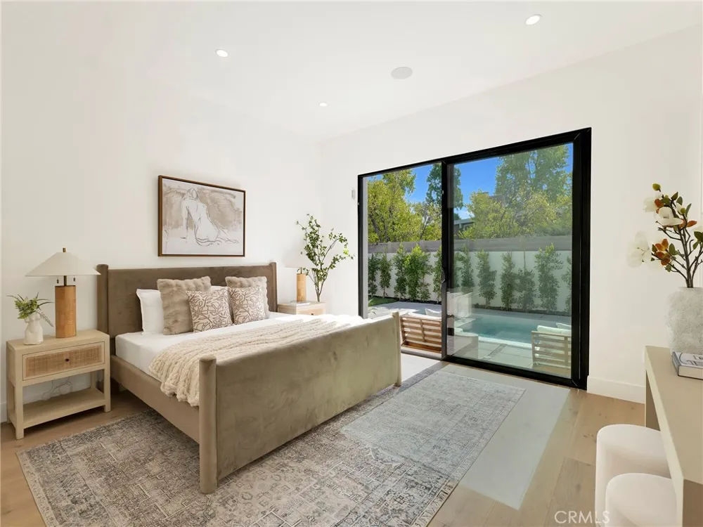 5814 Graves Avenue Encino, CA 91316