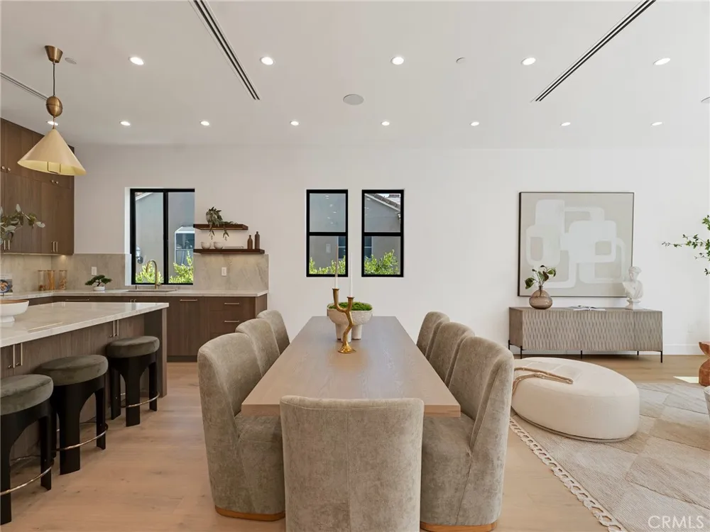 5814 Graves Avenue Encino, CA 91316