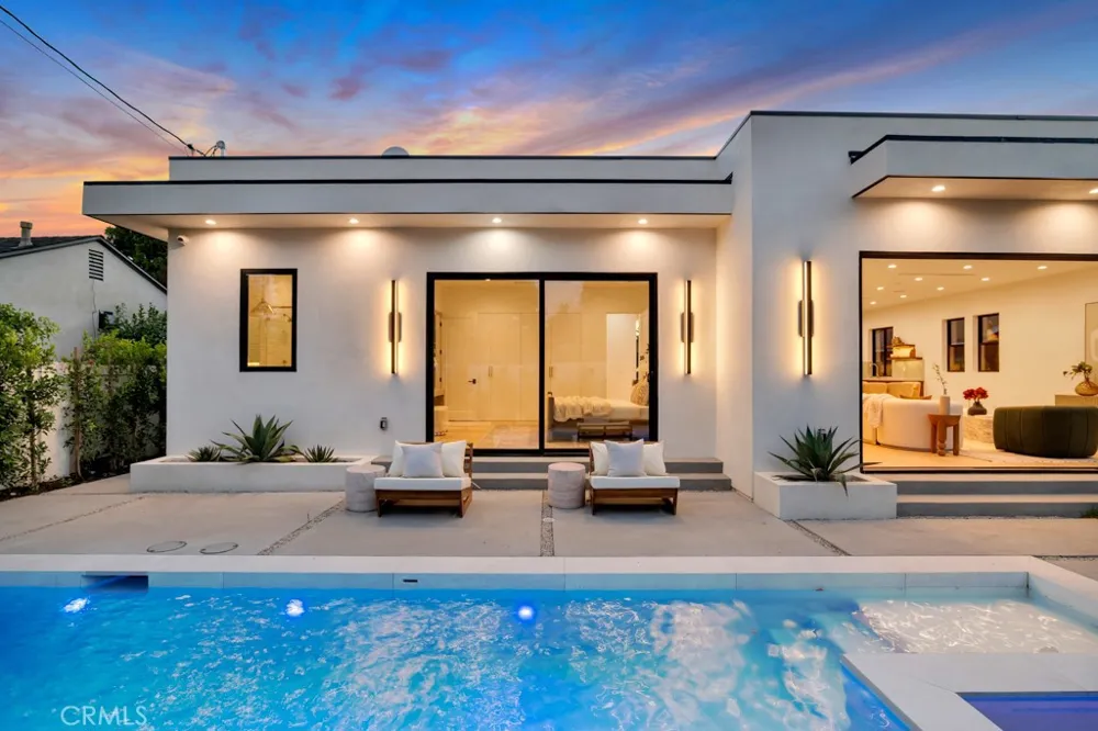 5814 Graves Avenue Encino, CA 91316