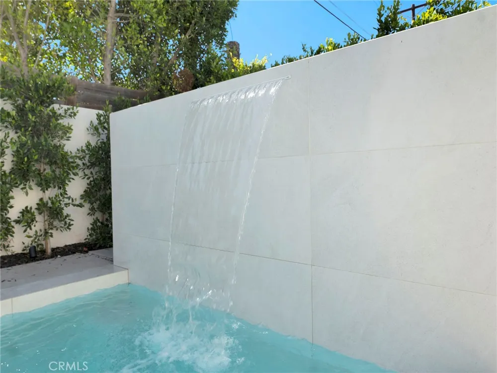 5814 Graves Avenue Encino, CA 91316