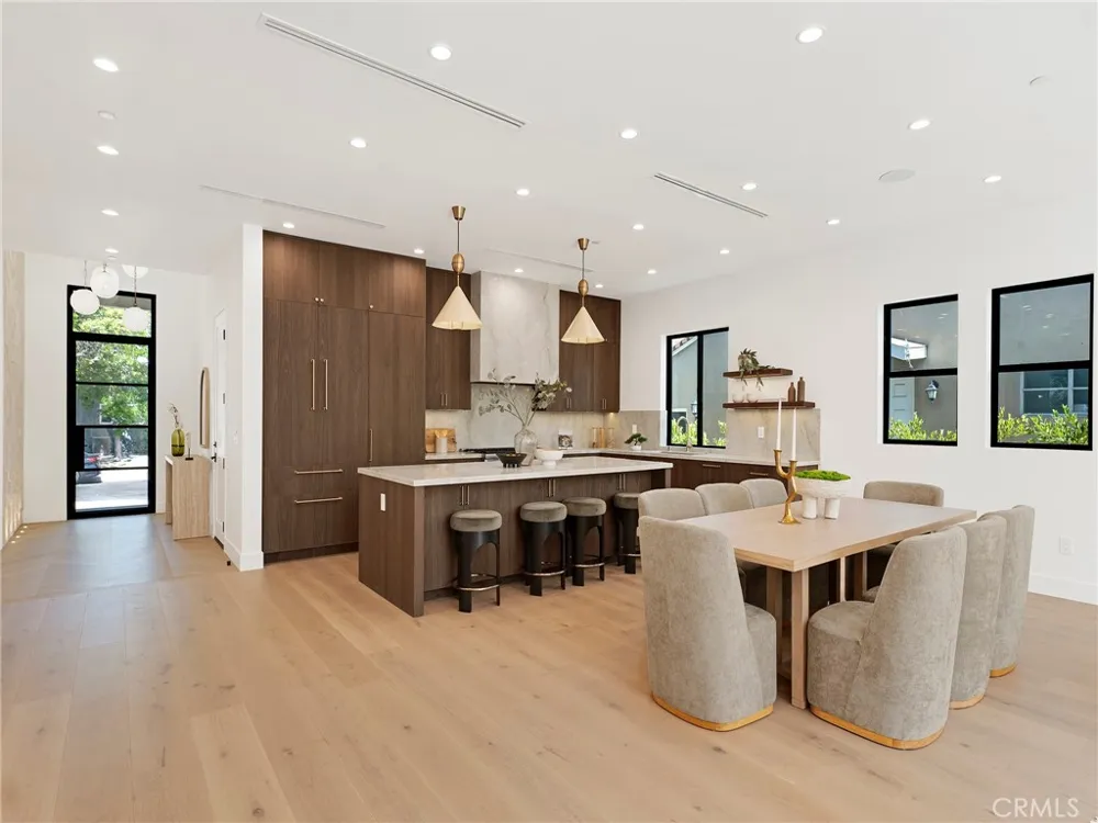 5814 Graves Avenue Encino, CA 91316