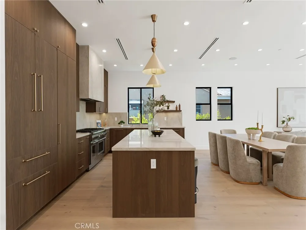 5814 Graves Avenue Encino, CA 91316