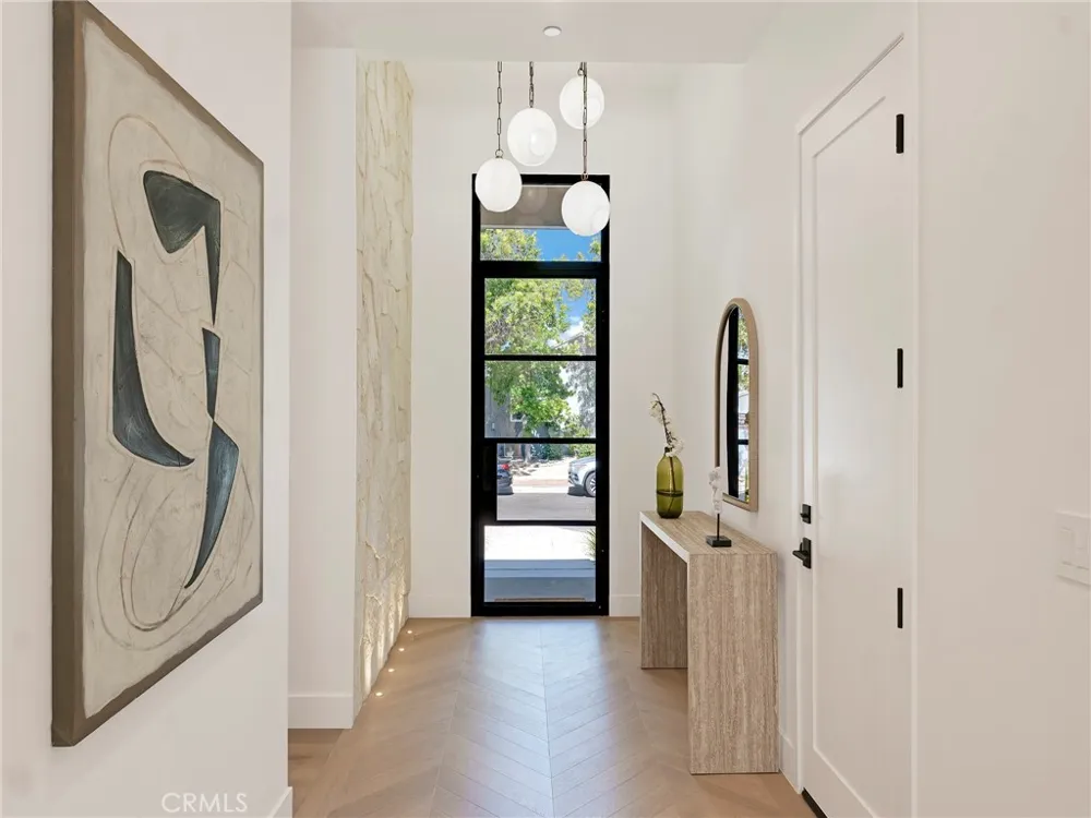 5814 Graves Avenue Encino, CA 91316
