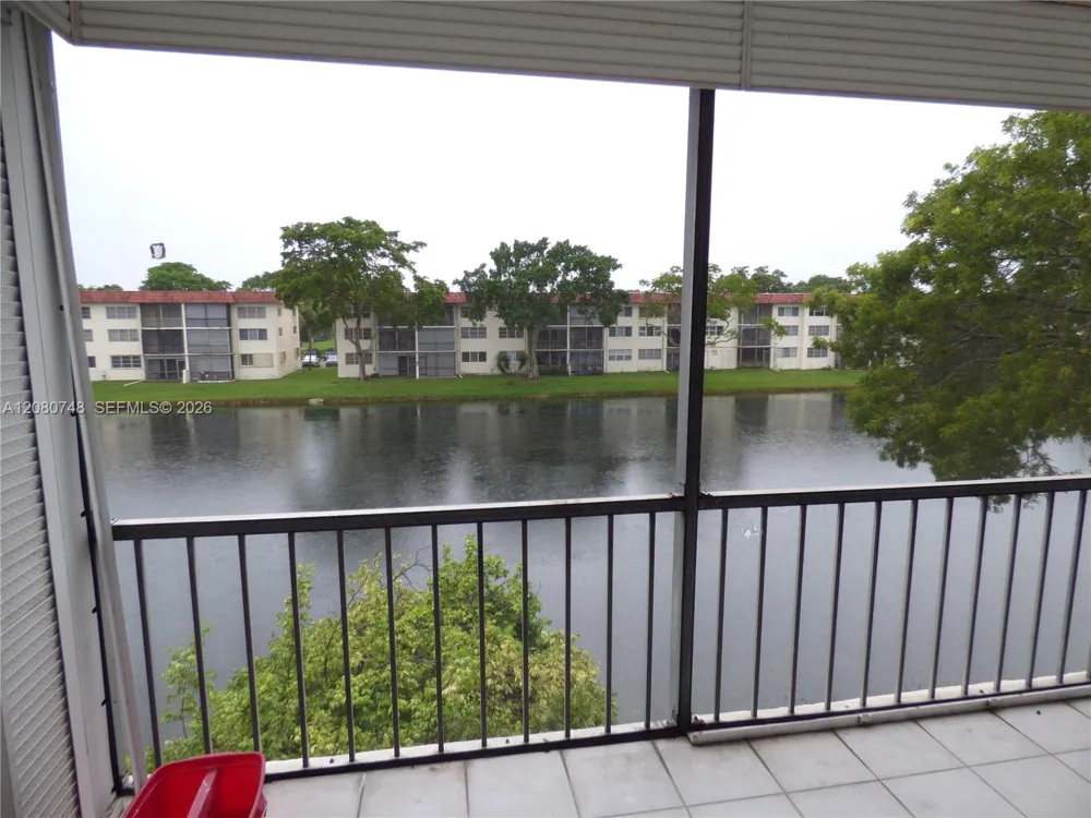 361 S Hollybrook Dr #302 Pembroke Pines, FL 33025