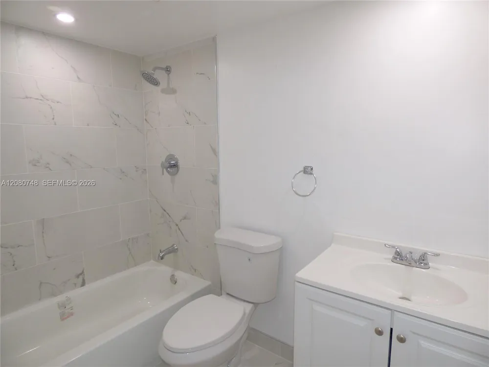 361 S Hollybrook Dr #302 Pembroke Pines, FL 33025