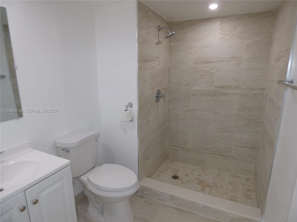 361 S Hollybrook Dr #302 Pembroke Pines, FL 33025
