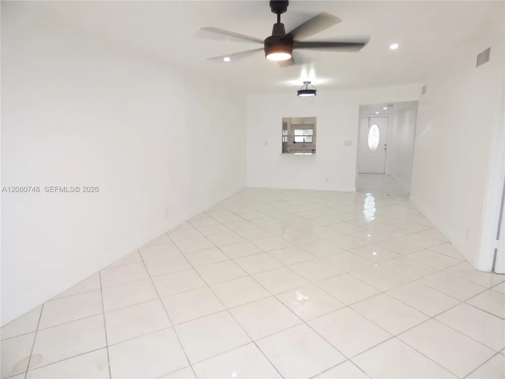 361 S Hollybrook Dr #302 Pembroke Pines, FL 33025