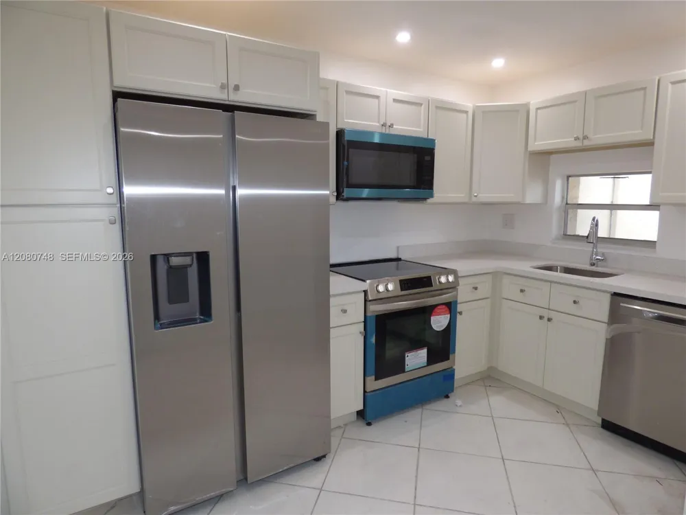 361 S Hollybrook Dr #302 Pembroke Pines, FL 33025