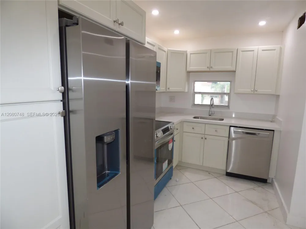 361 S Hollybrook Dr #302 Pembroke Pines, FL 33025