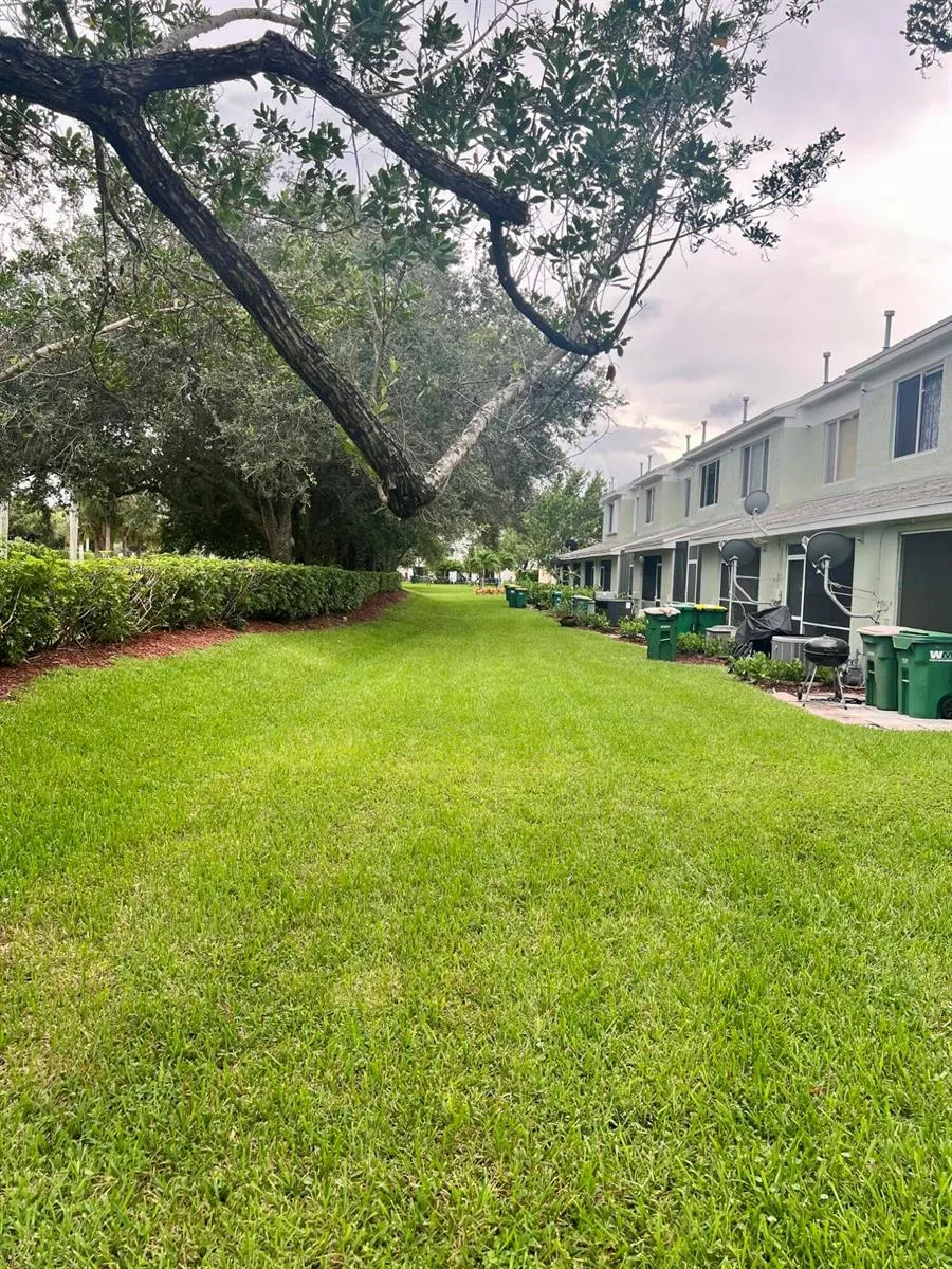 7844 Dixie Beach Circle Tamarac, FL 33321