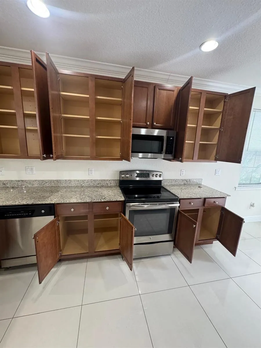 2723 NE 14th Street #108 Pompano Beach, FL 33062