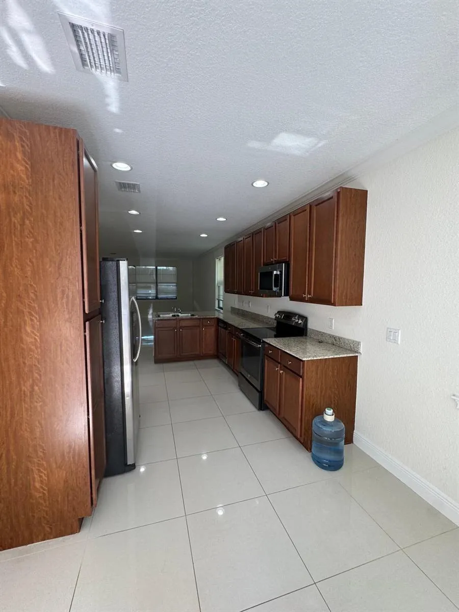 2723 NE 14th Street #108 Pompano Beach, FL 33062