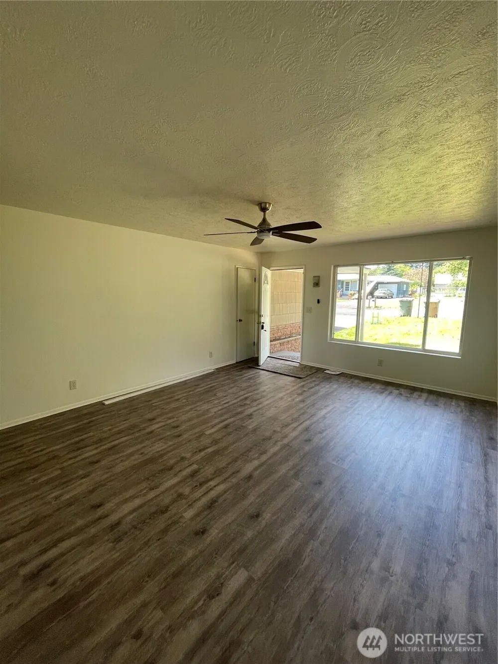 1 PACIFIC PLACE #1 Longview, WA 98632