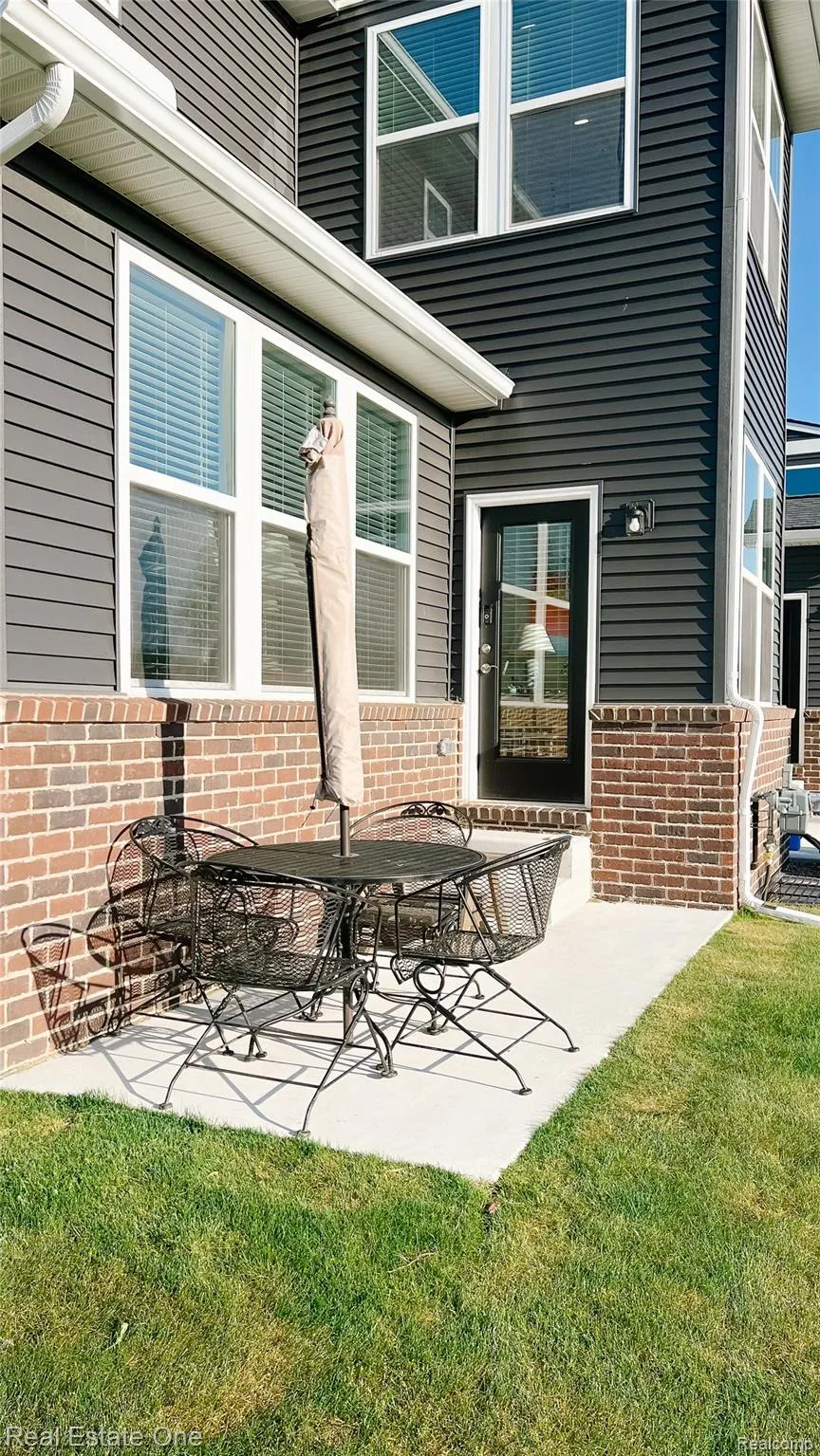 4932 Glenora Drive Orion Charter Township, MI 48359