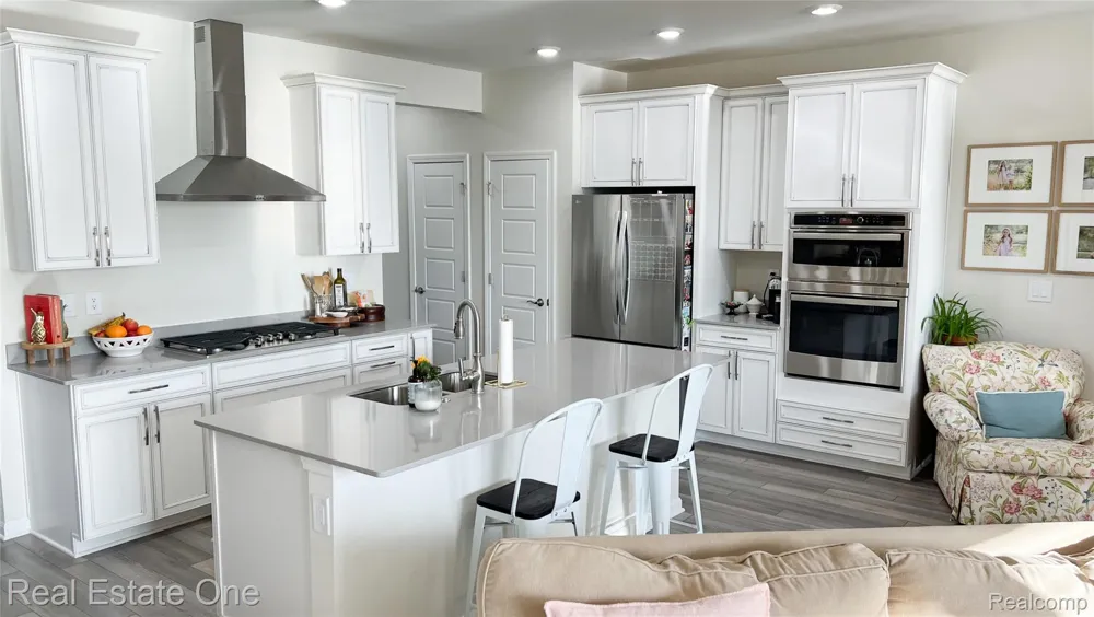 4932 Glenora Drive Orion Charter Township, MI 48359