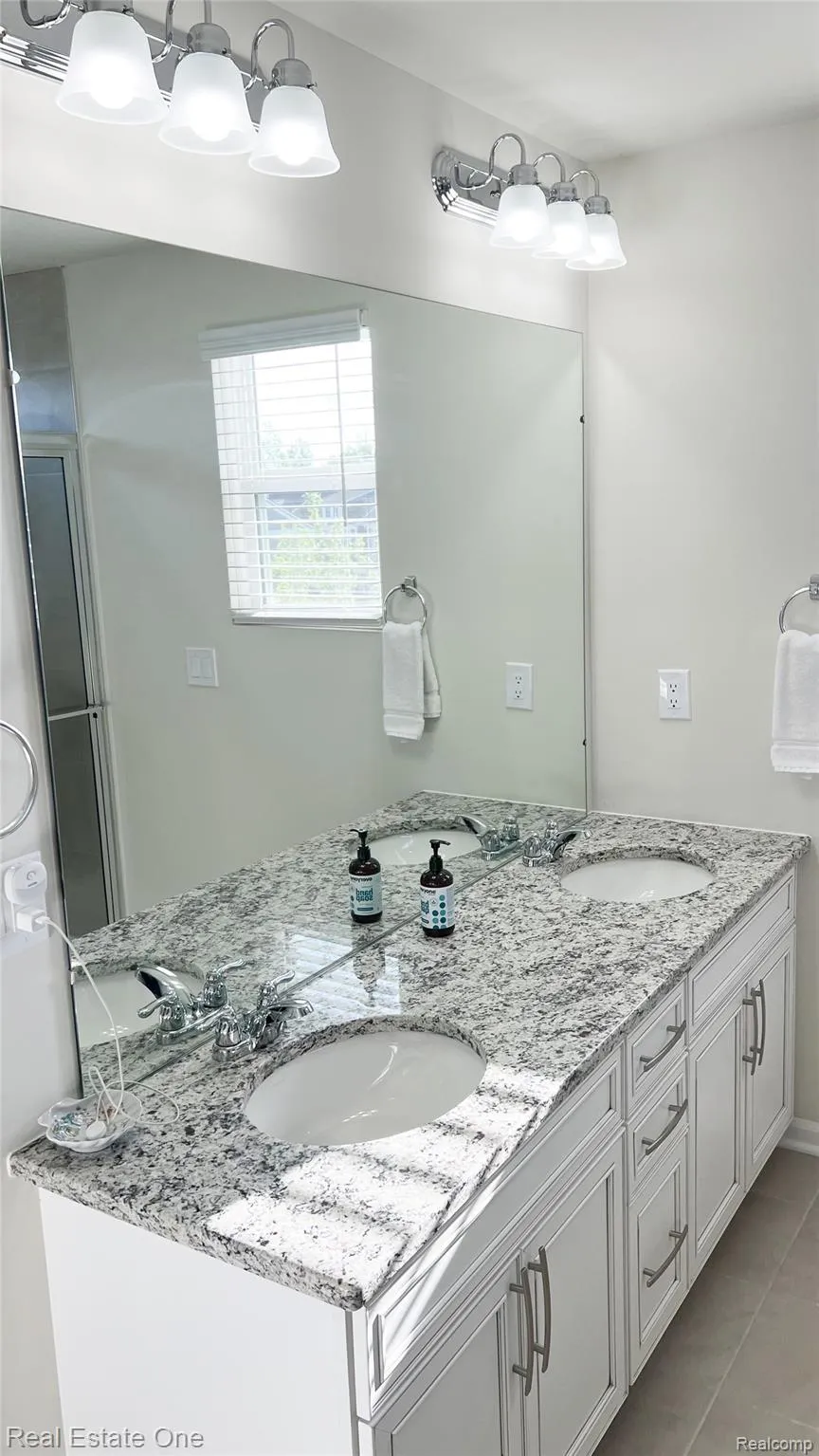 4932 Glenora Drive Orion Charter Township, MI 48359