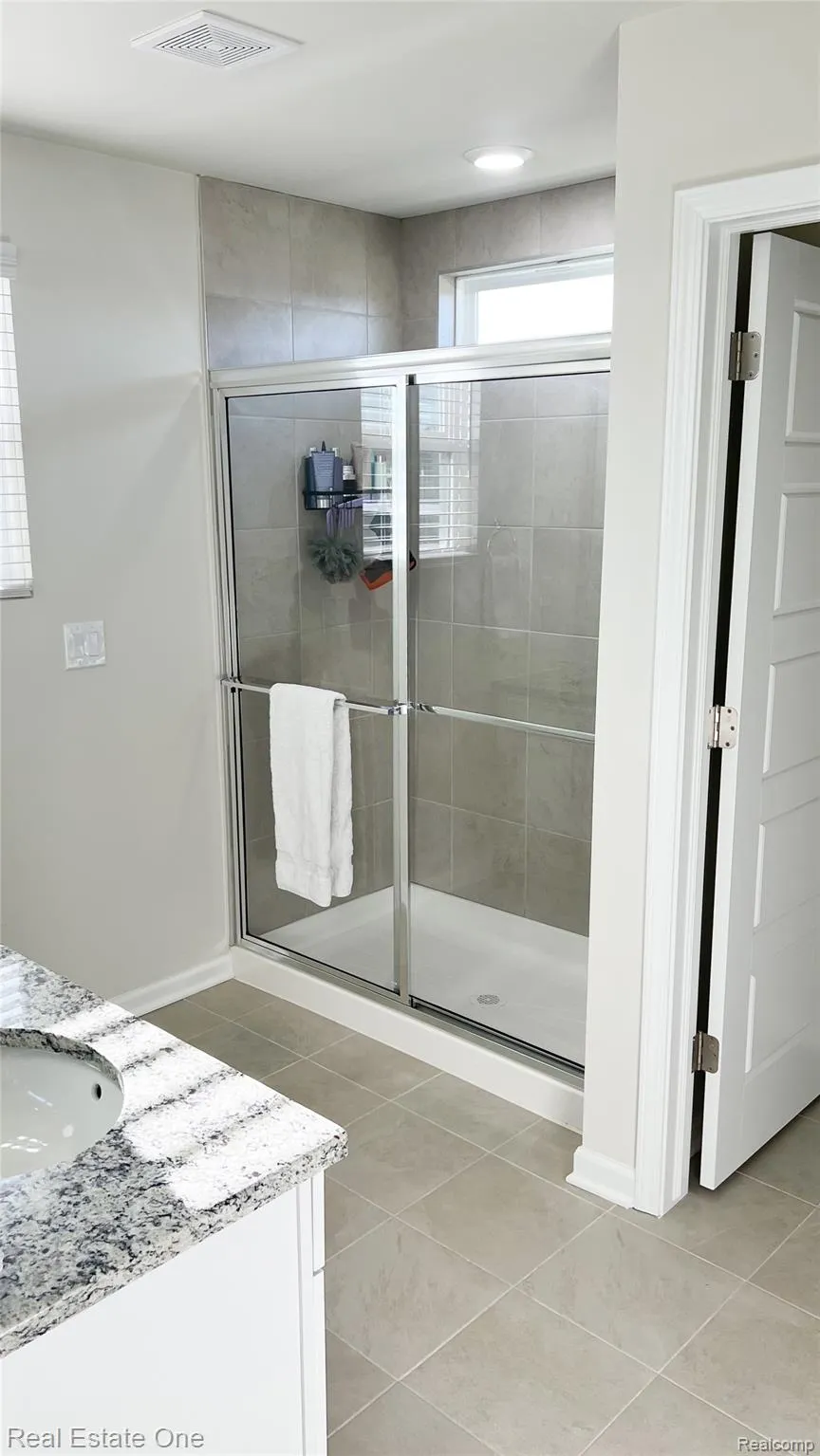 4932 Glenora Drive Orion Charter Township, MI 48359