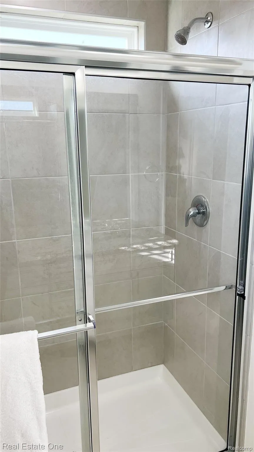 4932 Glenora Drive Orion Charter Township, MI 48359