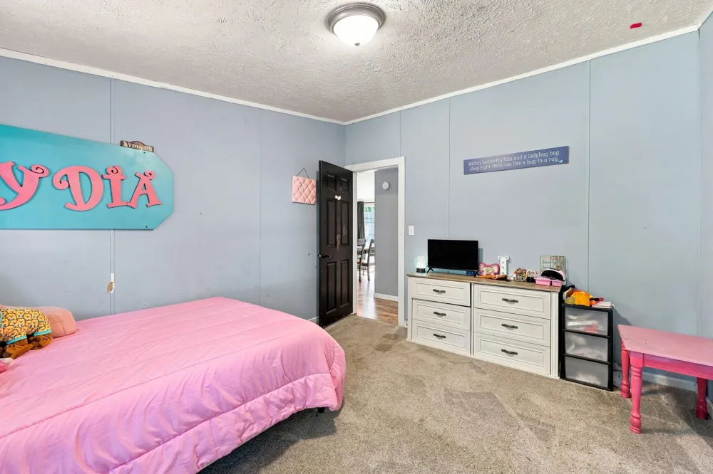7460 Pine Ridge Drive NE Grattan Township, MI 48809