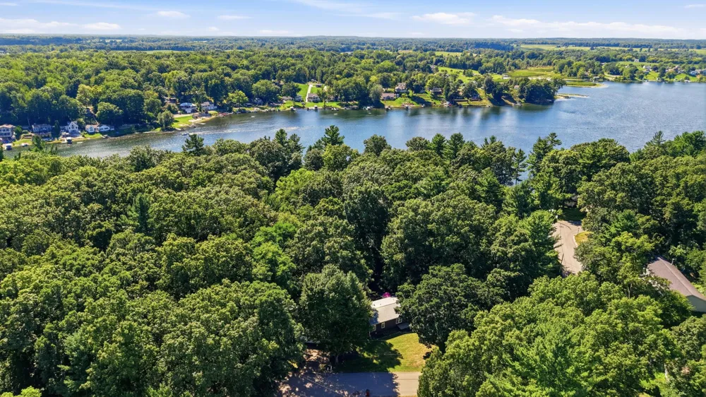 7460 Pine Ridge Drive NE Grattan Township, MI 48809