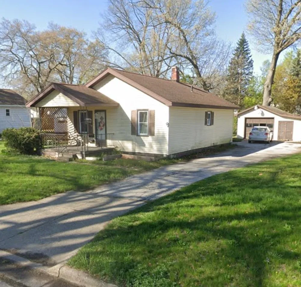 2335 Moon Street Muskegon City, MI 49441