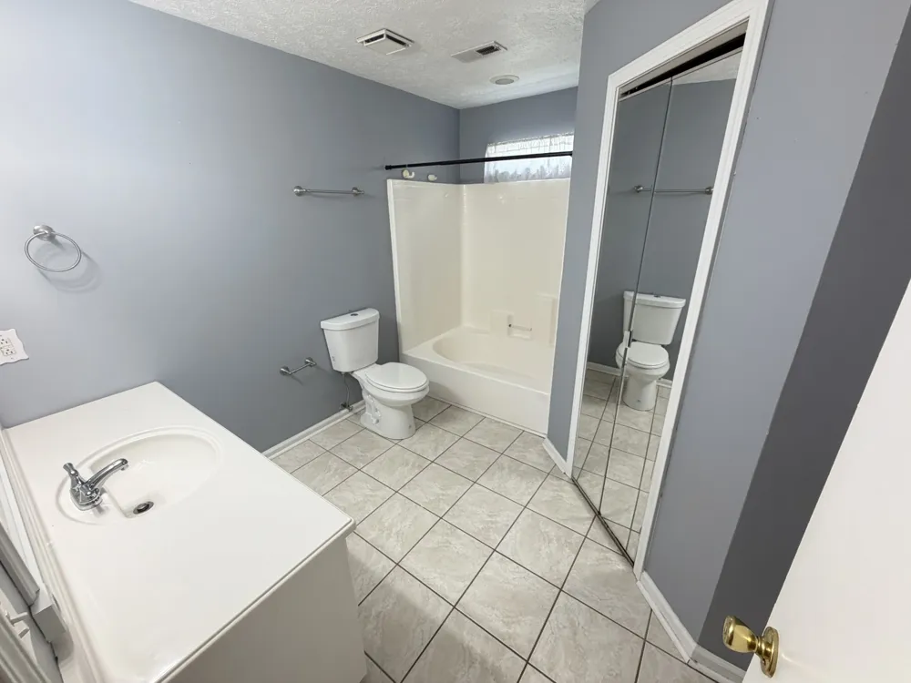 5904 Colchester Dr Hermitage, TN 37076