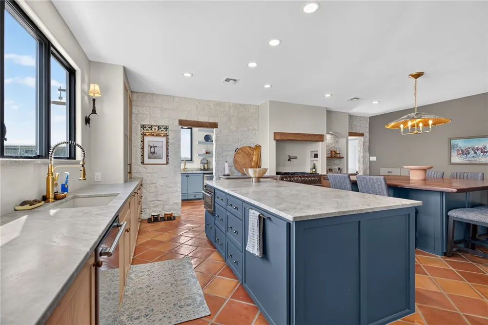 1389 W FM 2044 Alice, TX 78332