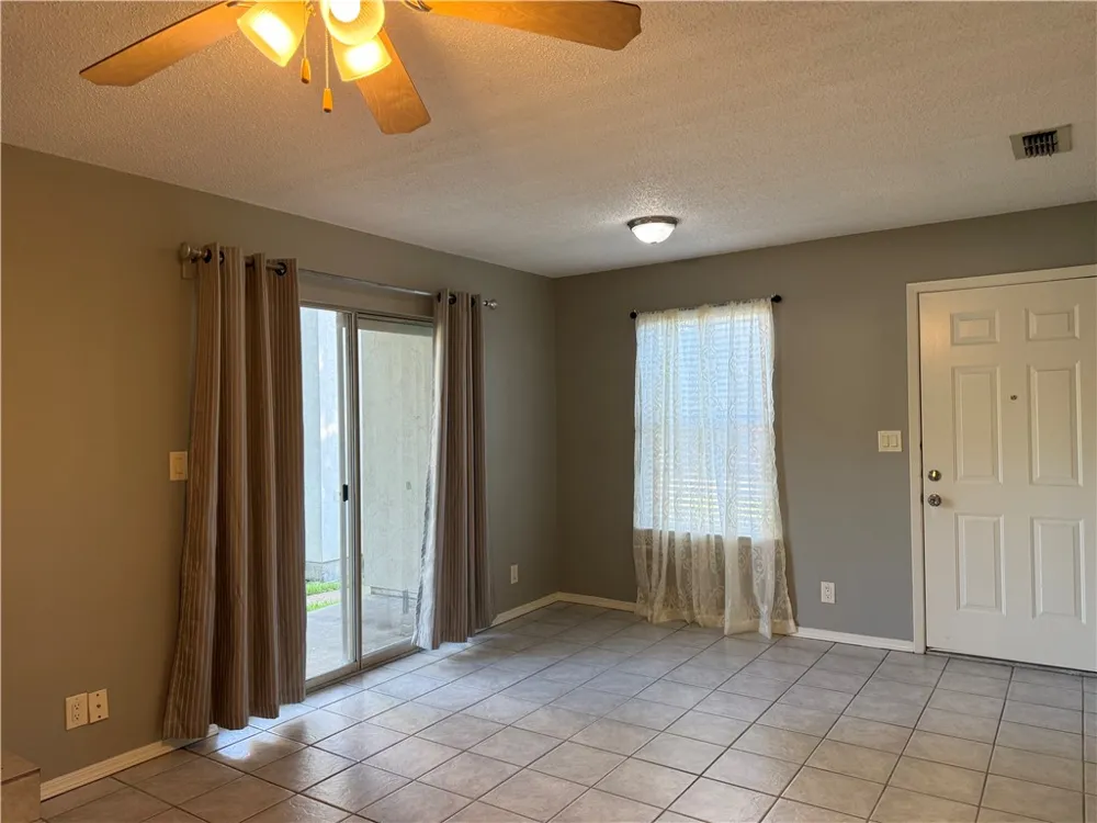 302 Saint Andrews Street #101E Rockport, TX 78382