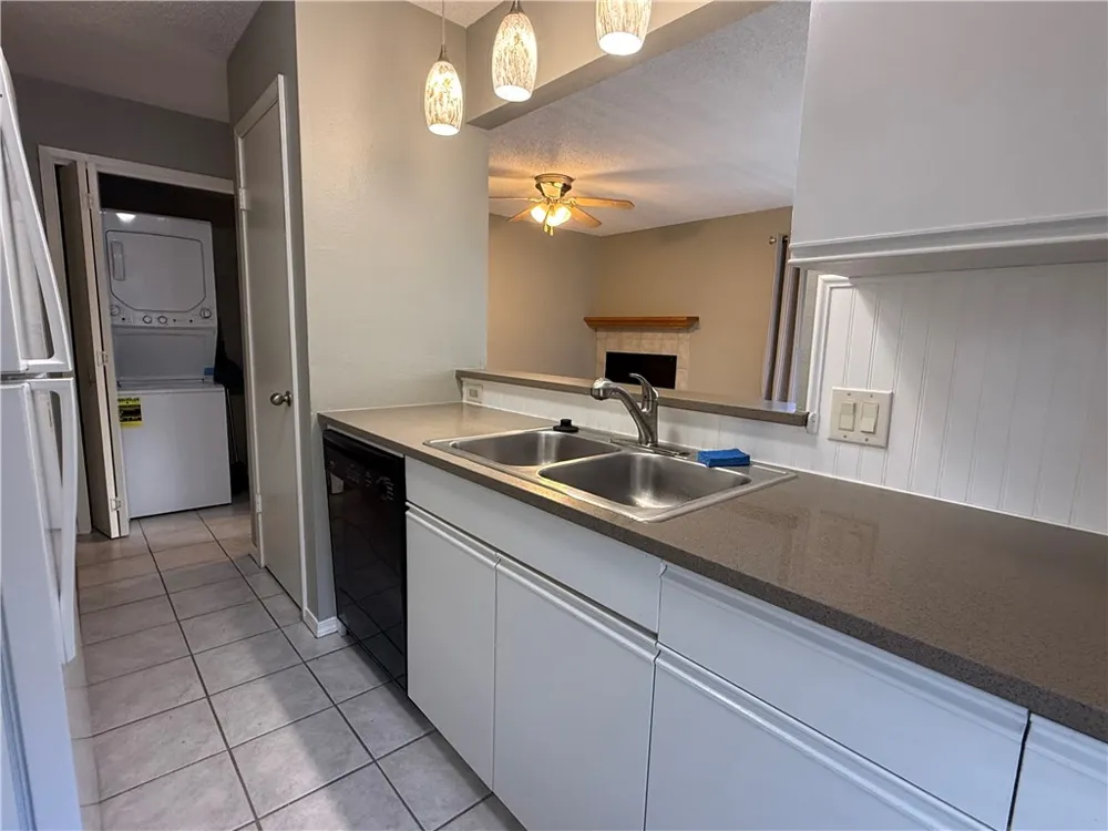 302 Saint Andrews Street #101E Rockport, TX 78382