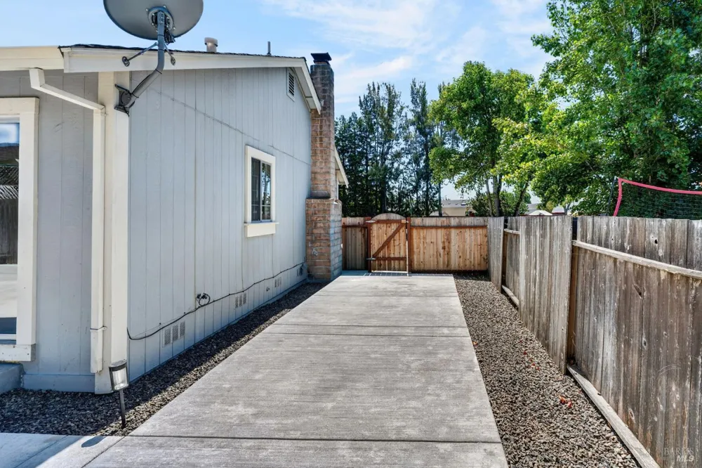 582 Maria Drive Petaluma, CA 94954