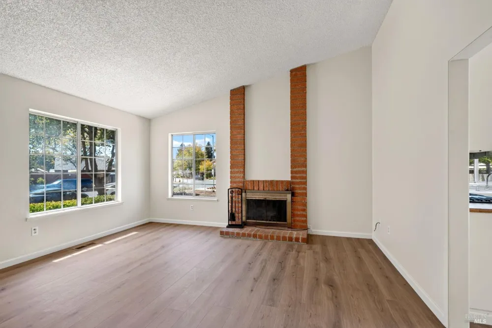 582 Maria Drive Petaluma, CA 94954